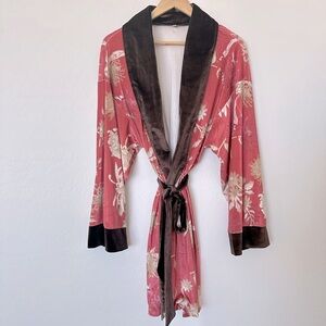 Oversized kimono 
No size
No brand